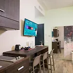 Residenza Del Borgo 아파트호텔 4*